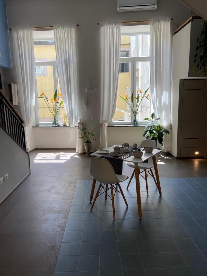 Coreammare Napels Buitenkant foto